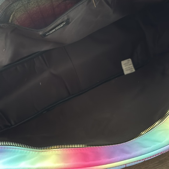 Olivia Miller Rainbow Tote,quilted,hand & crossbody strap,zip top,water resist - Picture 10 of 11